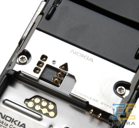  Nokia 8800 Sirocco Edition:  SIM-