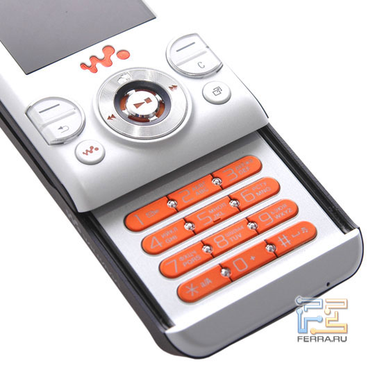   Sony Ericsson W580i 2