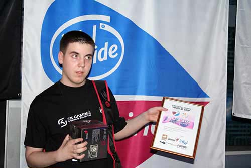 SK.Deadman aka apm70,    ESWC 2005